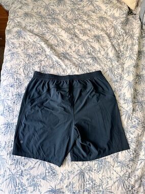 Lululemon Men’s Athletic Shorts Navy Blue Size XL/2XL Zip Pocket Performance